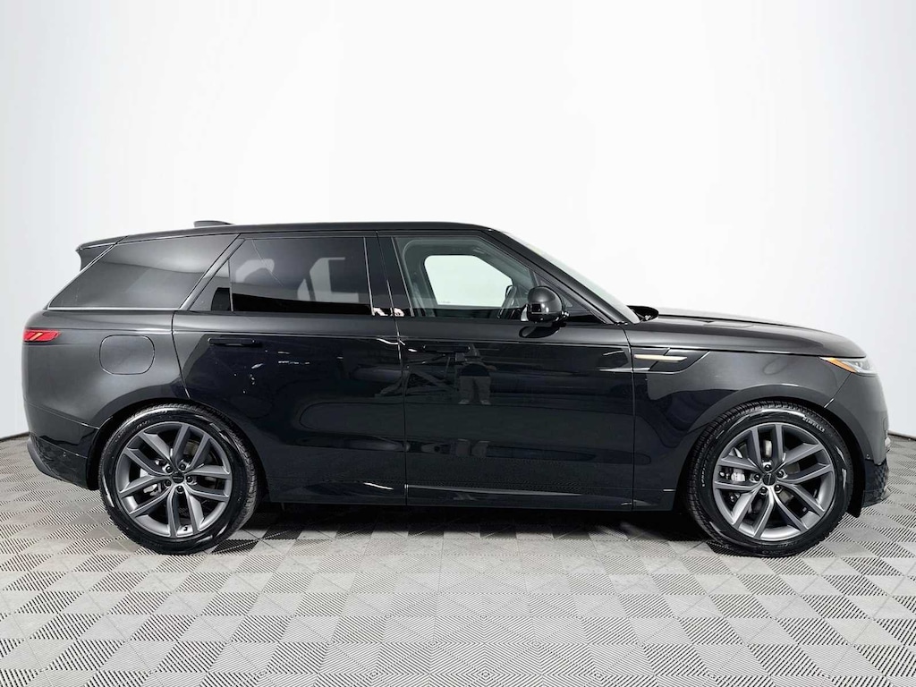 New 2026 Land Rover Range Rover Sport Dynamic SE SUV