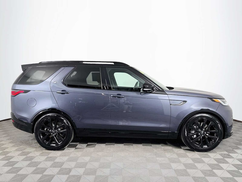 New 2026 Land Rover Discovery Dynamic SE SUV