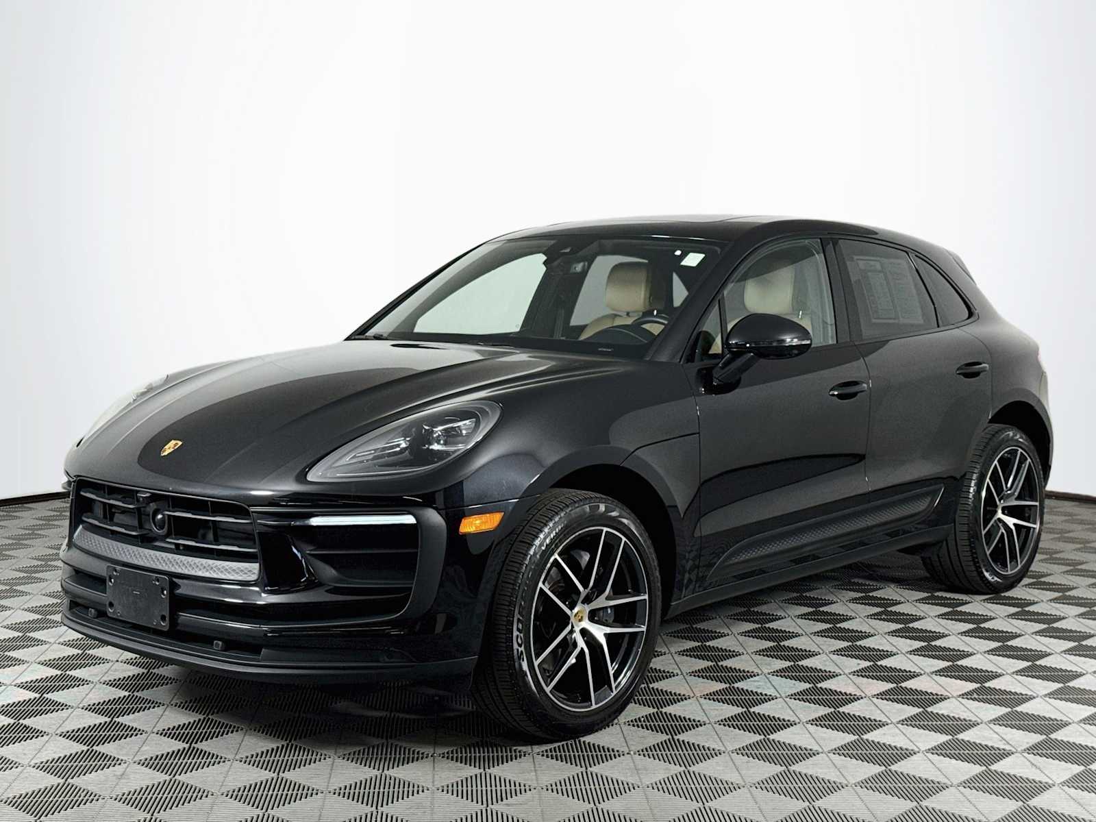 2022 Porsche Macan Base