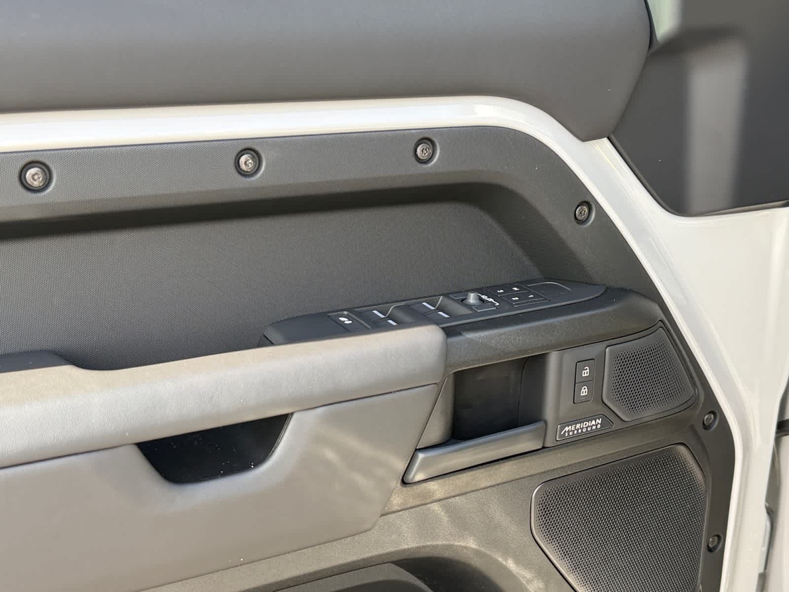 2026 Land Rover Defender OCTA - Photo 15