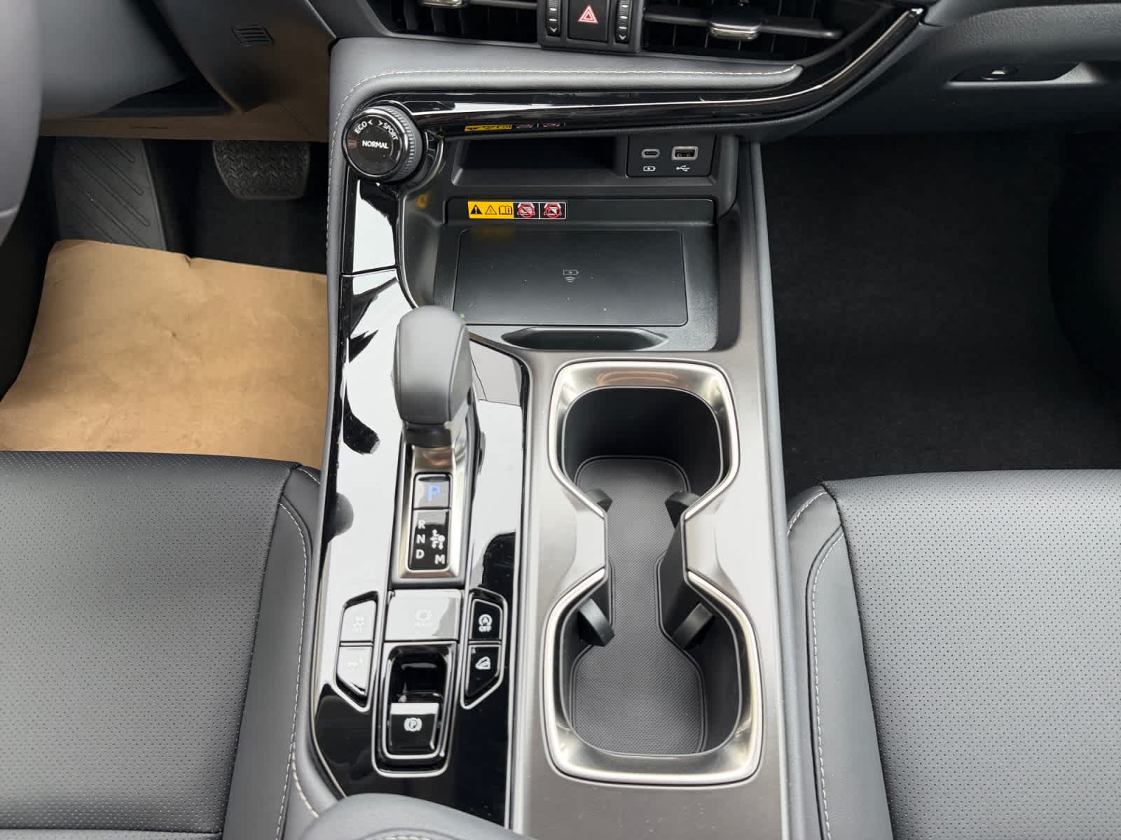 2026 Lexus NX 350 - Photo 14