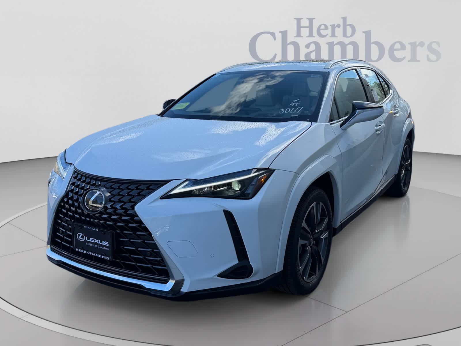 2026 Lexus UX Hybrid 300h Premium - Photo 8