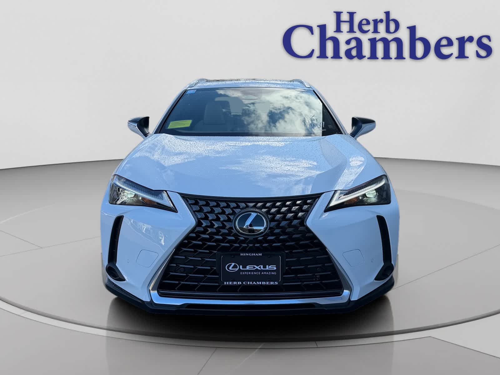2026 Lexus UX Hybrid 300h Premium - Photo 2