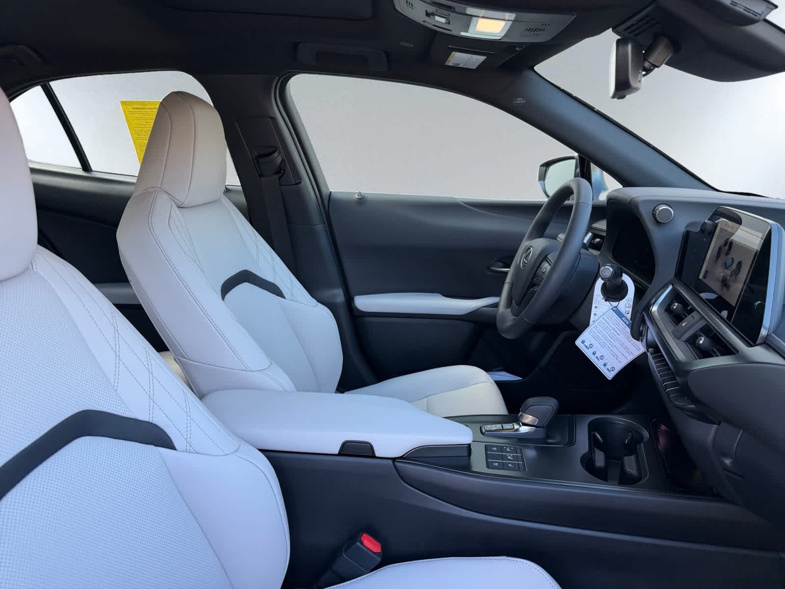 2026 Lexus UX Hybrid 300h Premium - Photo 15