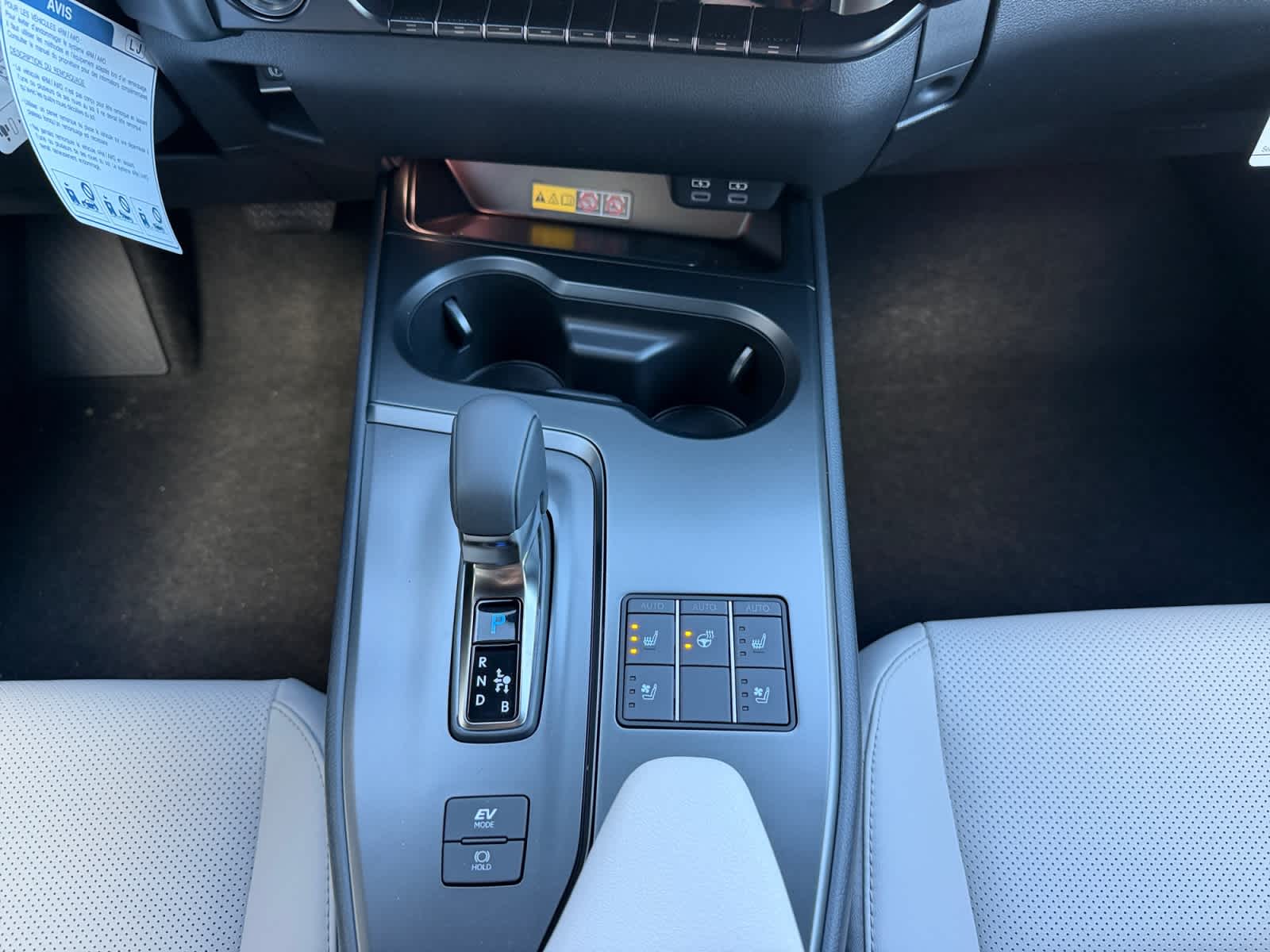 2026 Lexus UX Hybrid 300h Premium - Photo 12