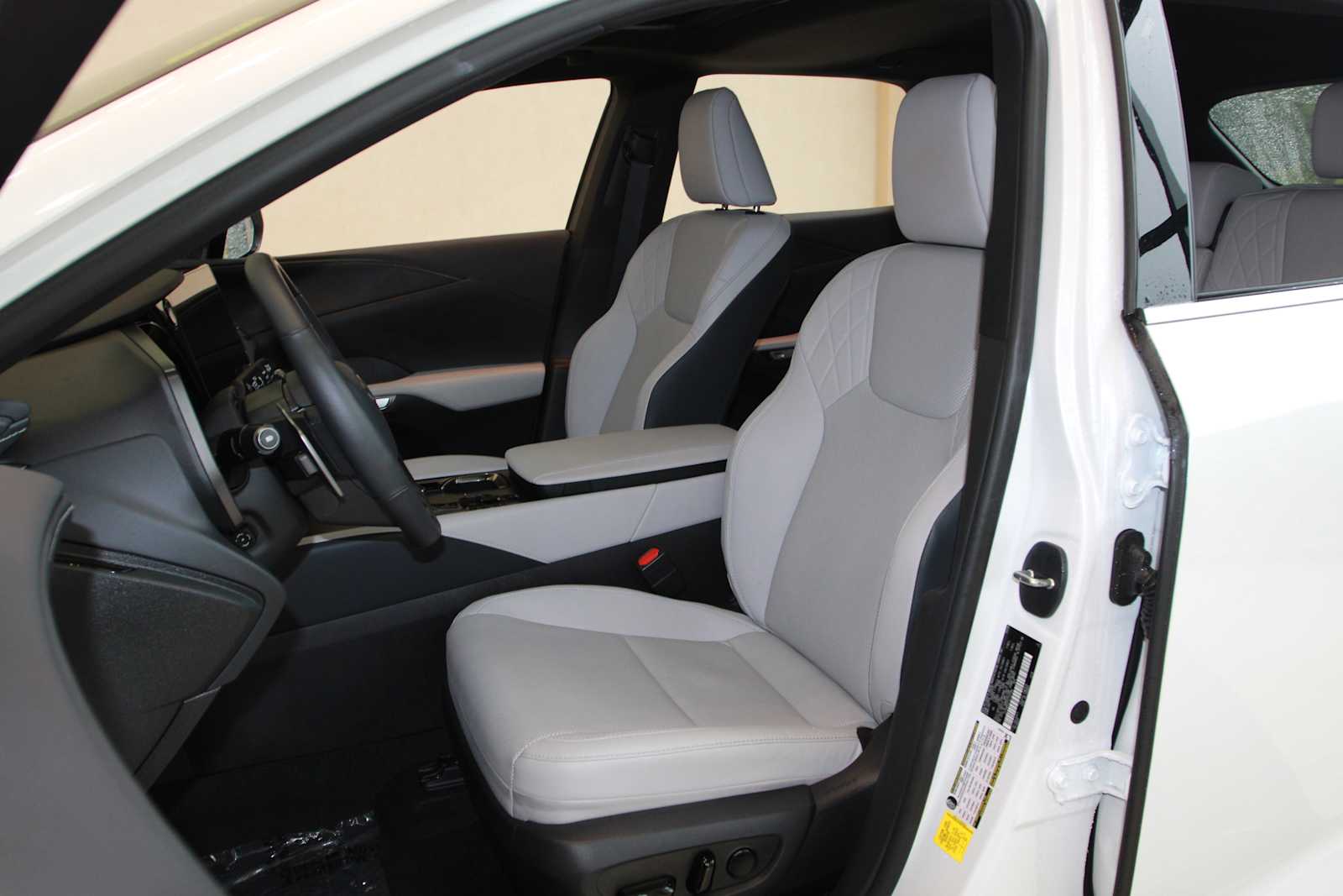 2026 Lexus RX 350 - Photo 8