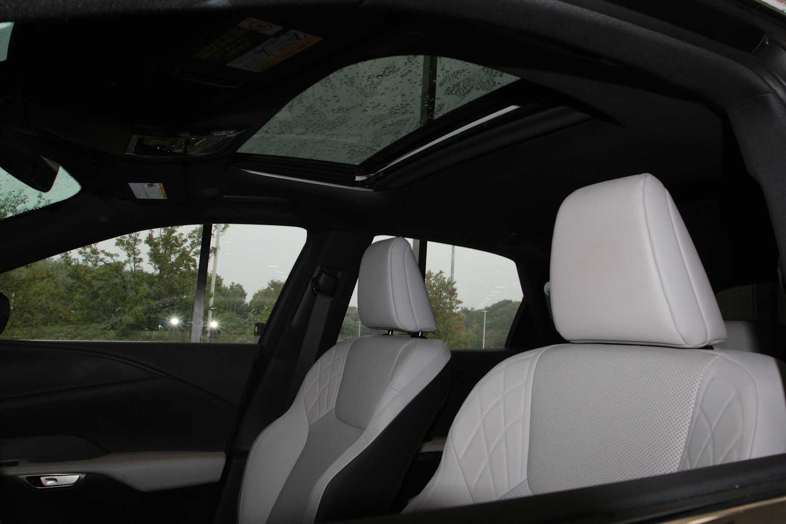 2026 Lexus RX 350 - Photo 18