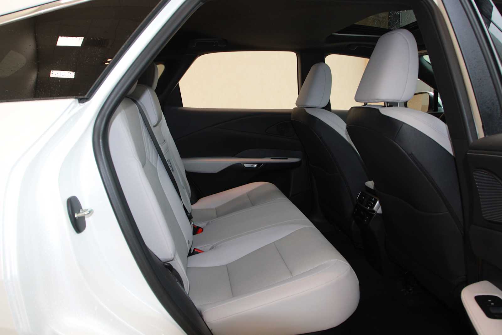 2026 Lexus RX 350 - Photo 30