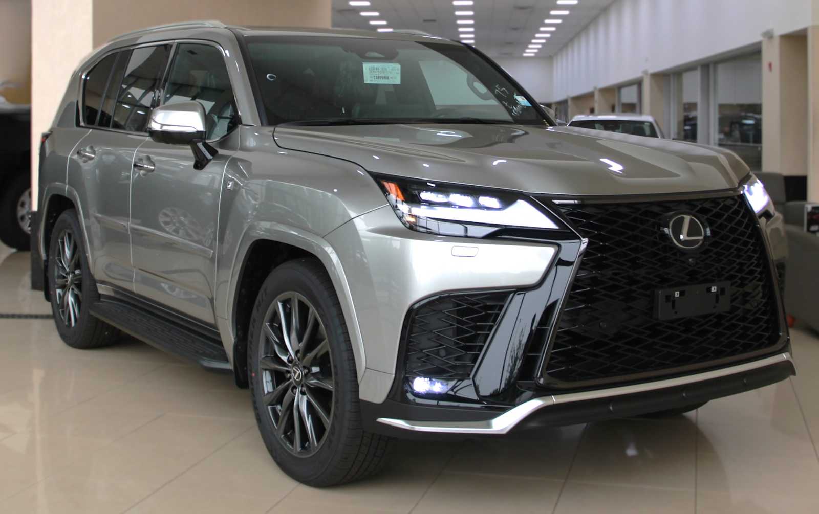  LEXUS LX 600