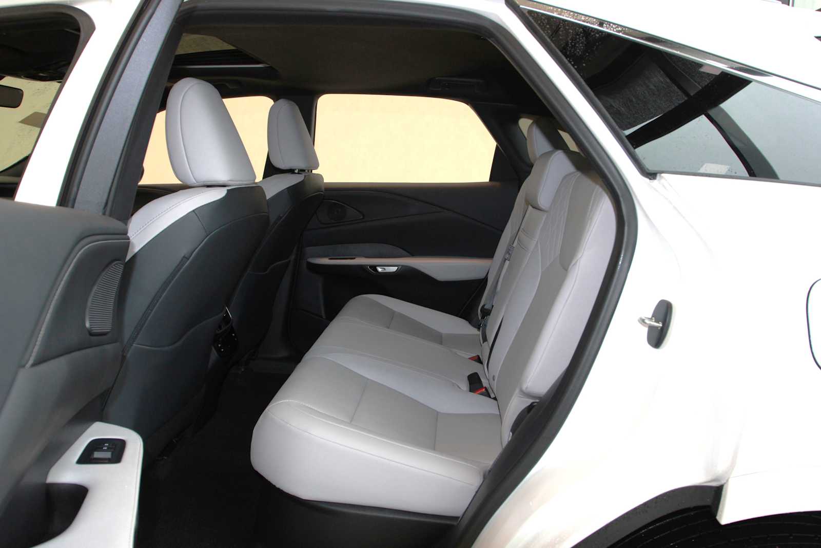2026 Lexus RX 350 - Photo 24