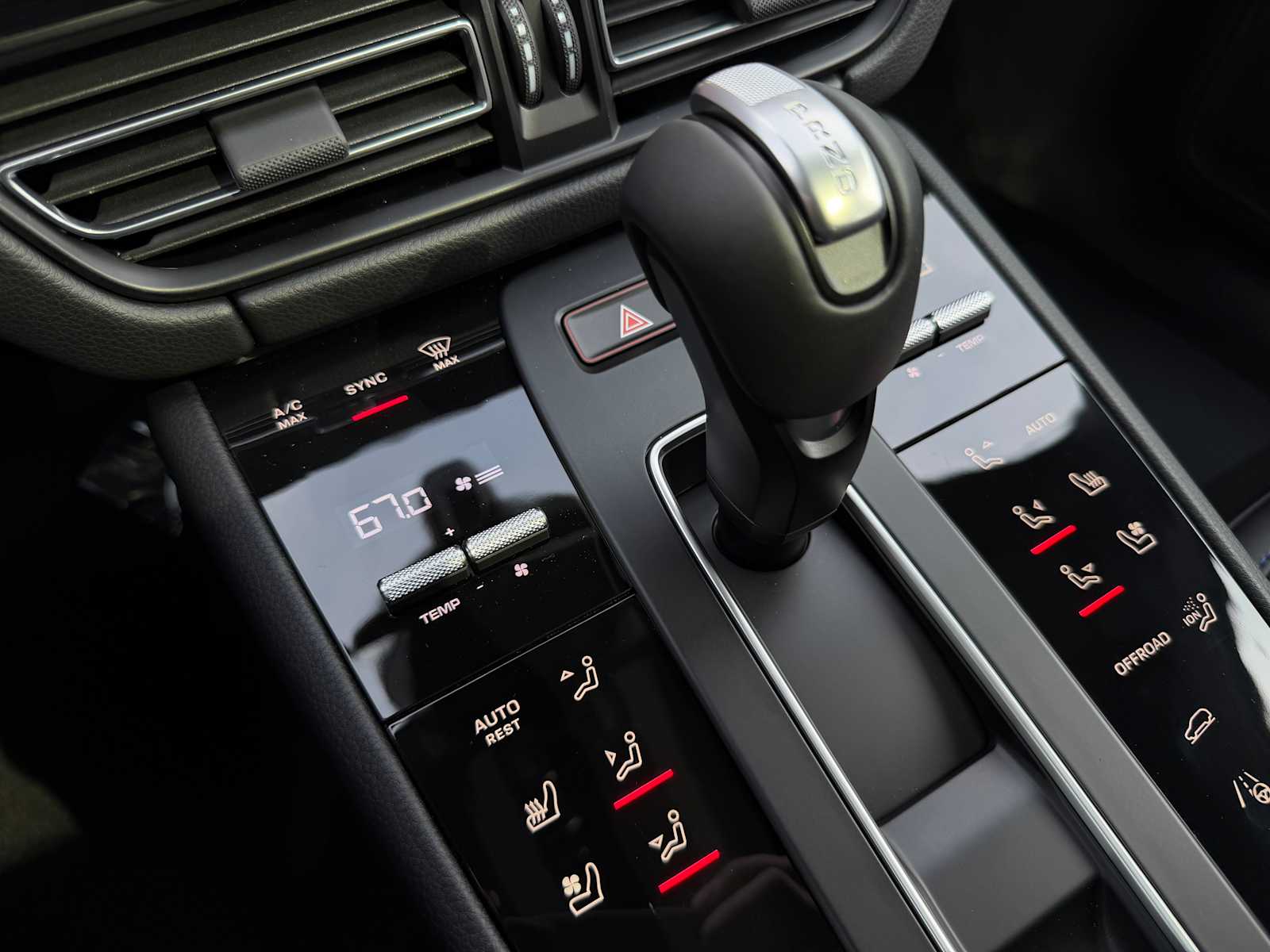 2026 Porsche Macan T - Photo 29