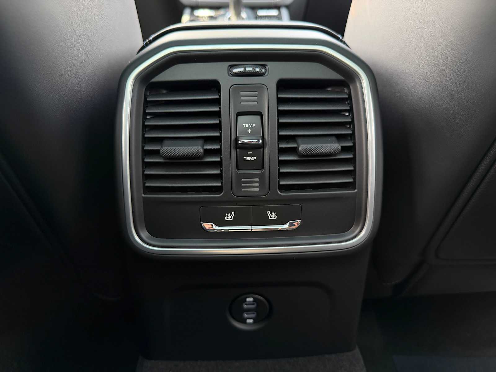 2026 Porsche Macan T - Photo 31
