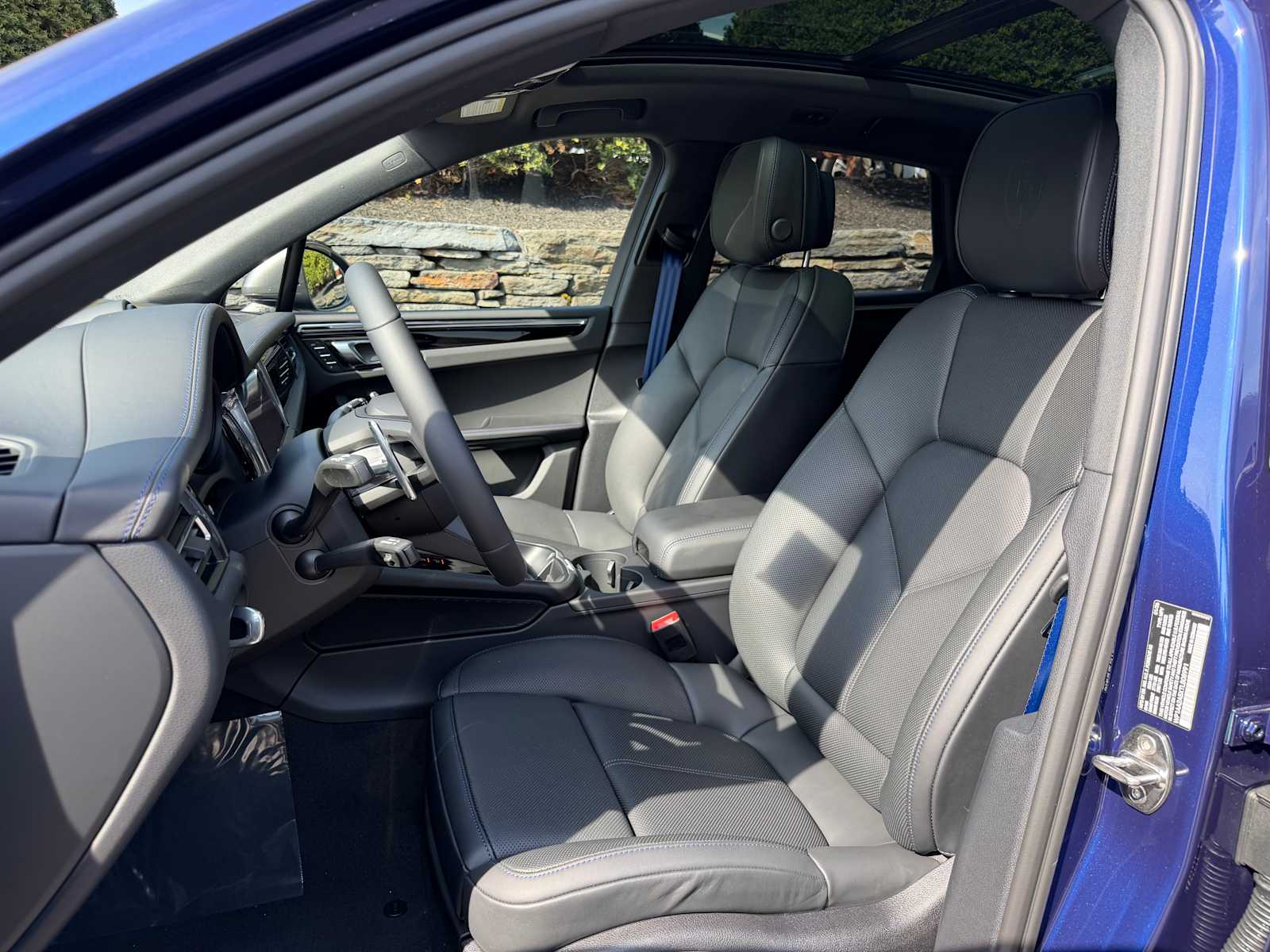 2026 Porsche Macan T - Photo 15