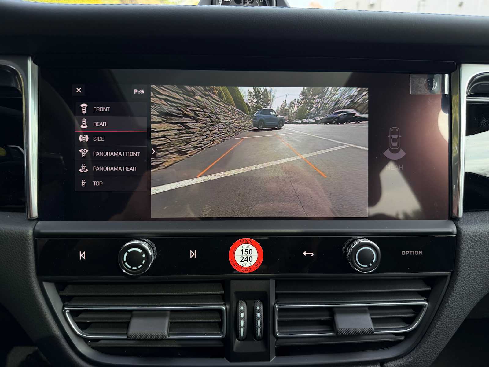 2026 Porsche Macan T - Photo 28