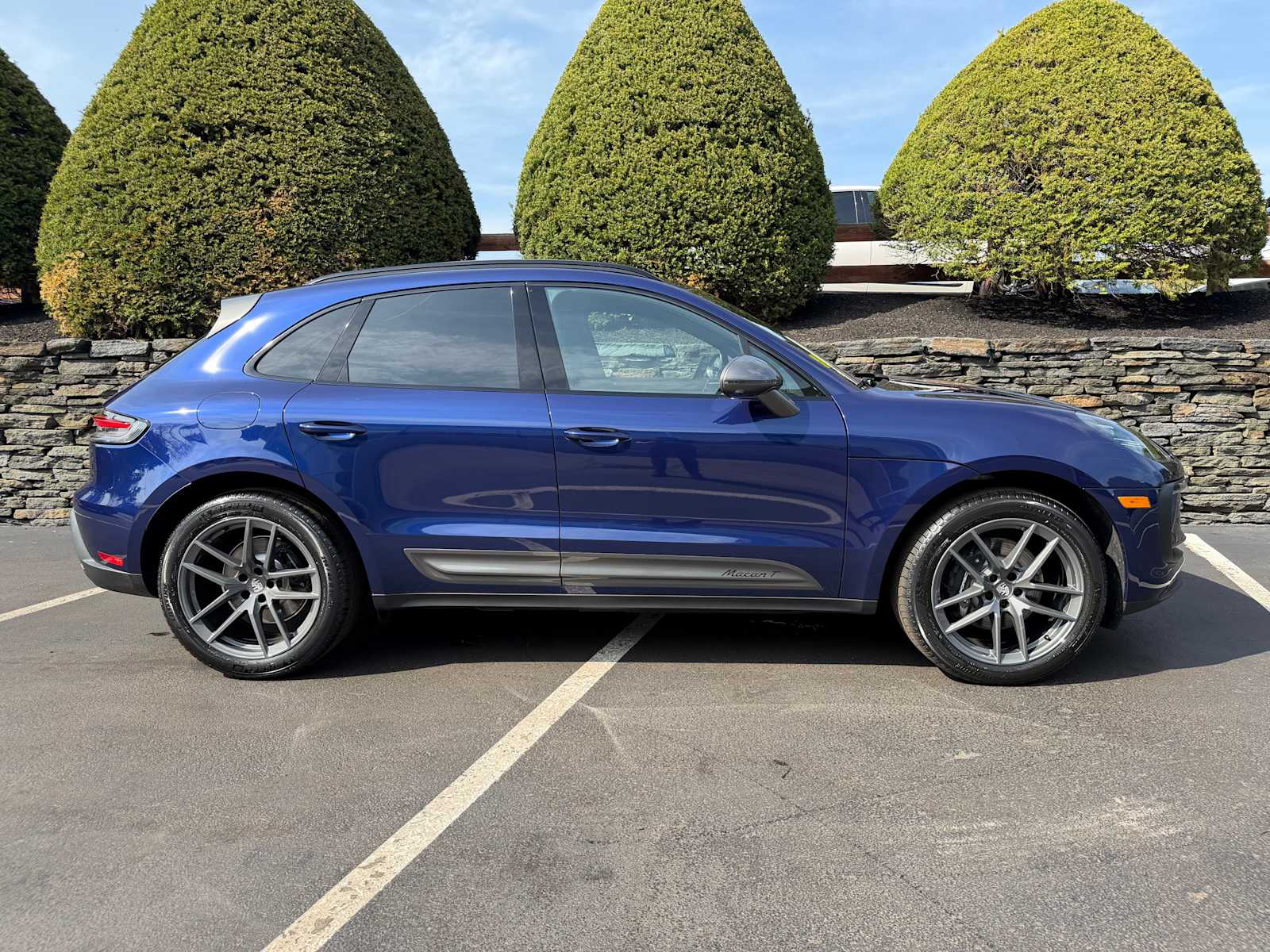 2026 Porsche Macan T - Photo 8