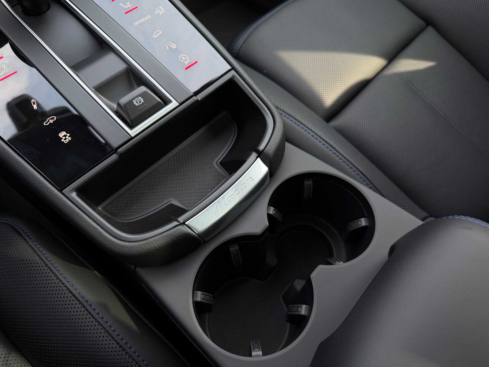2026 Porsche Macan T - Photo 30