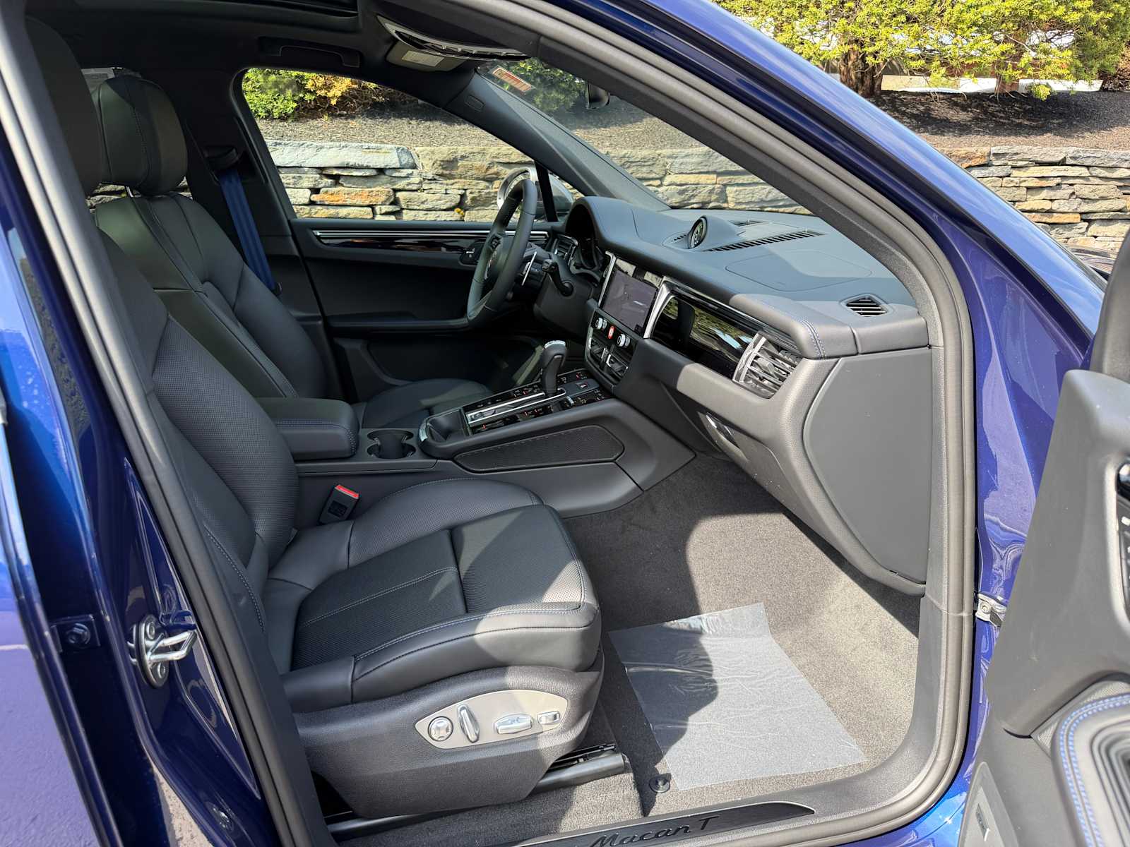 2026 Porsche Macan T - Photo 19