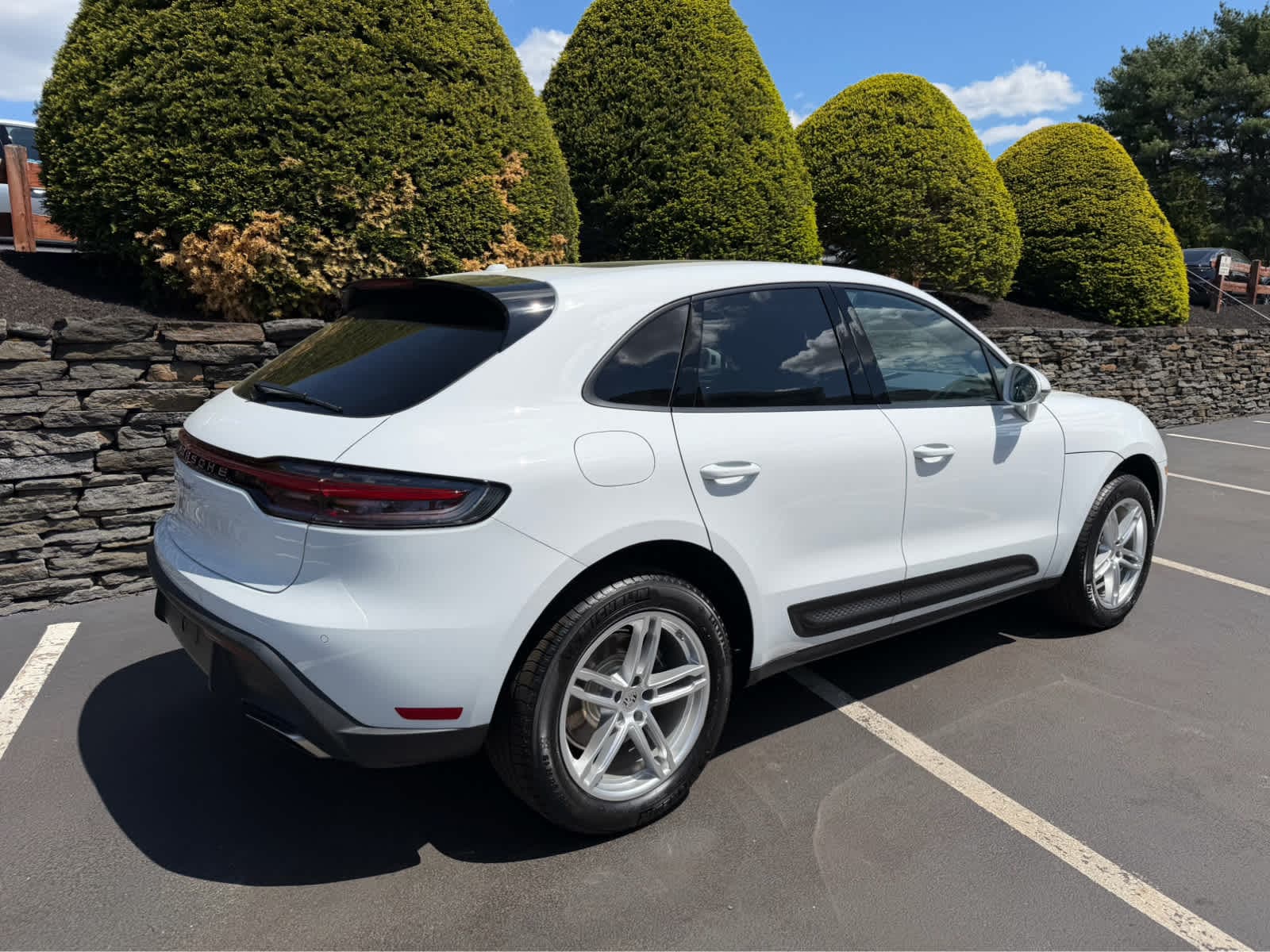 2026 Porsche Macan T - Photo 7