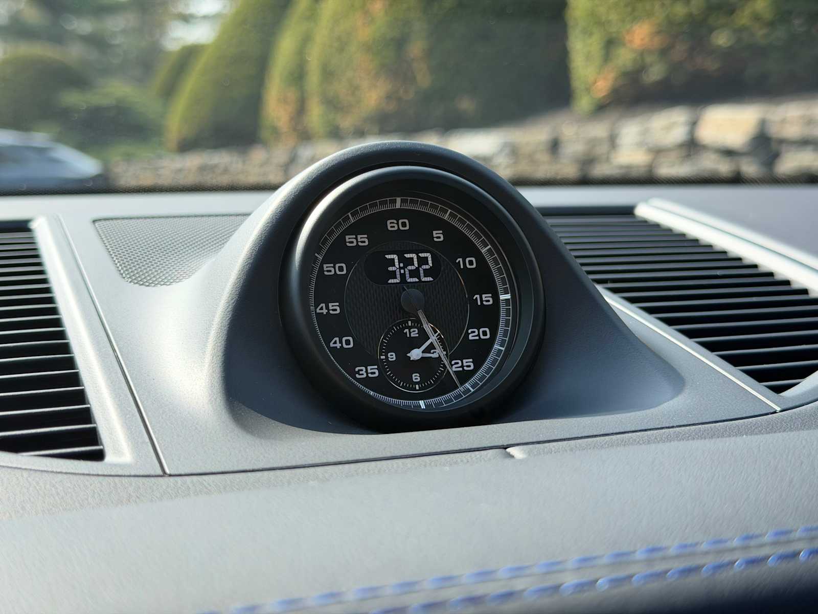 2026 Porsche Macan T - Photo 26
