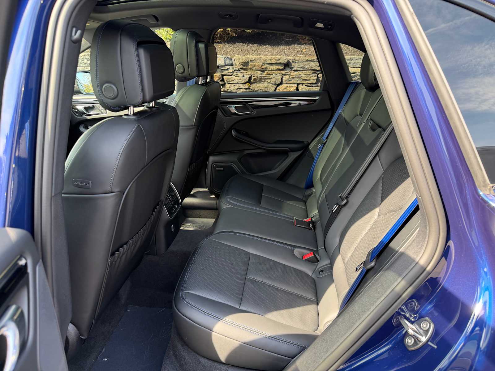 2026 Porsche Macan T - Photo 16