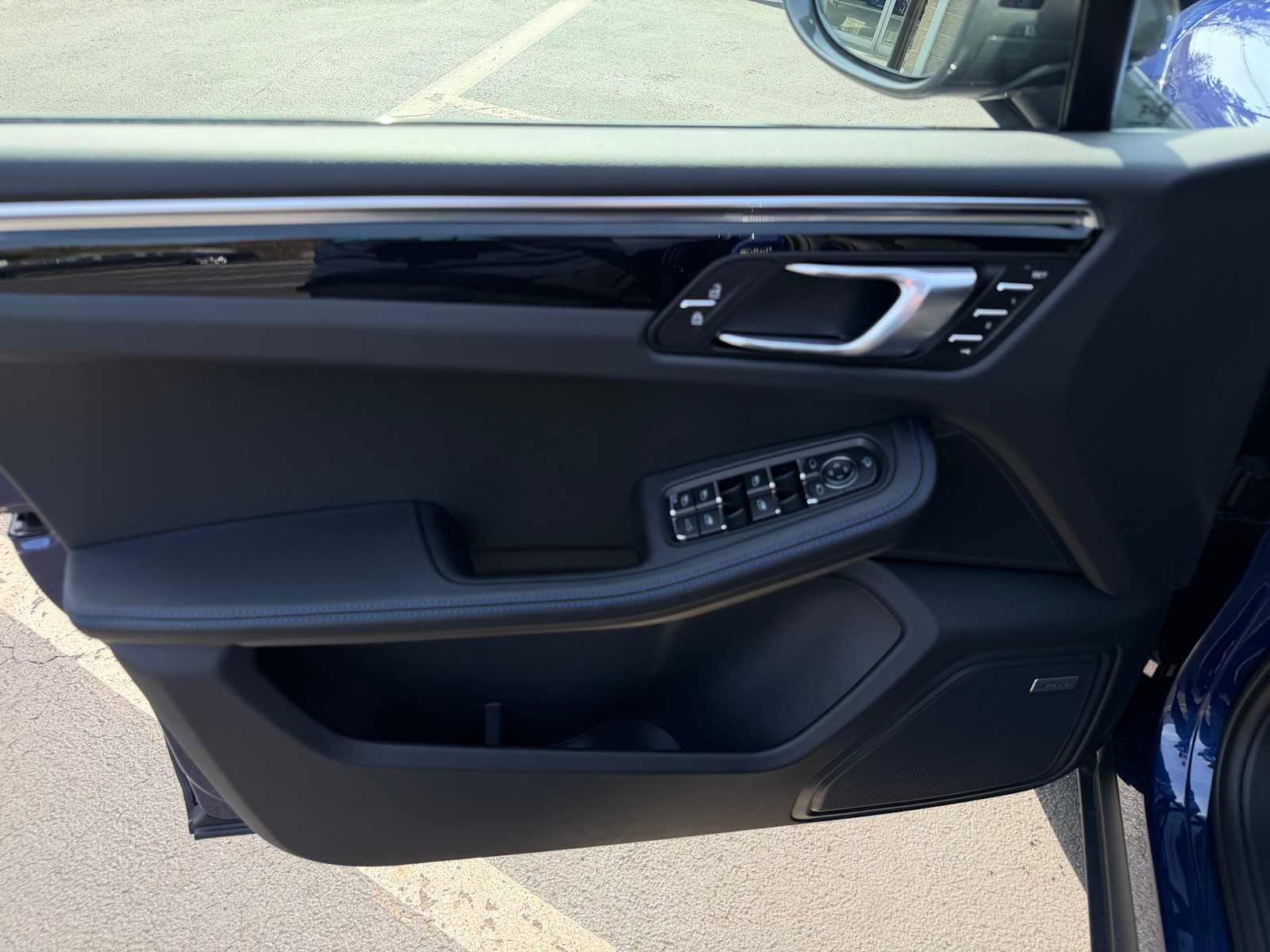 2026 Porsche Macan T - Photo 18