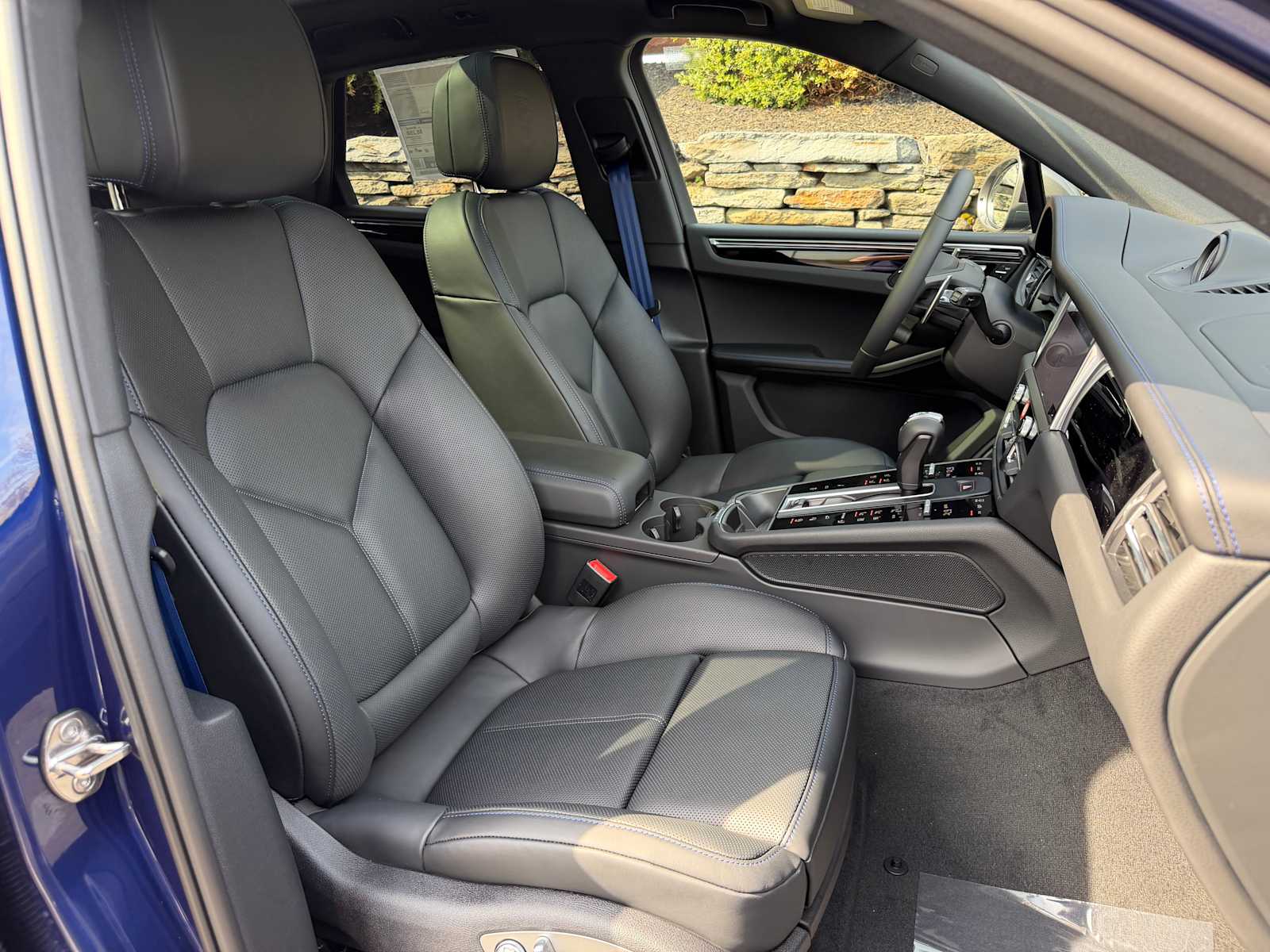 2026 Porsche Macan T - Photo 20
