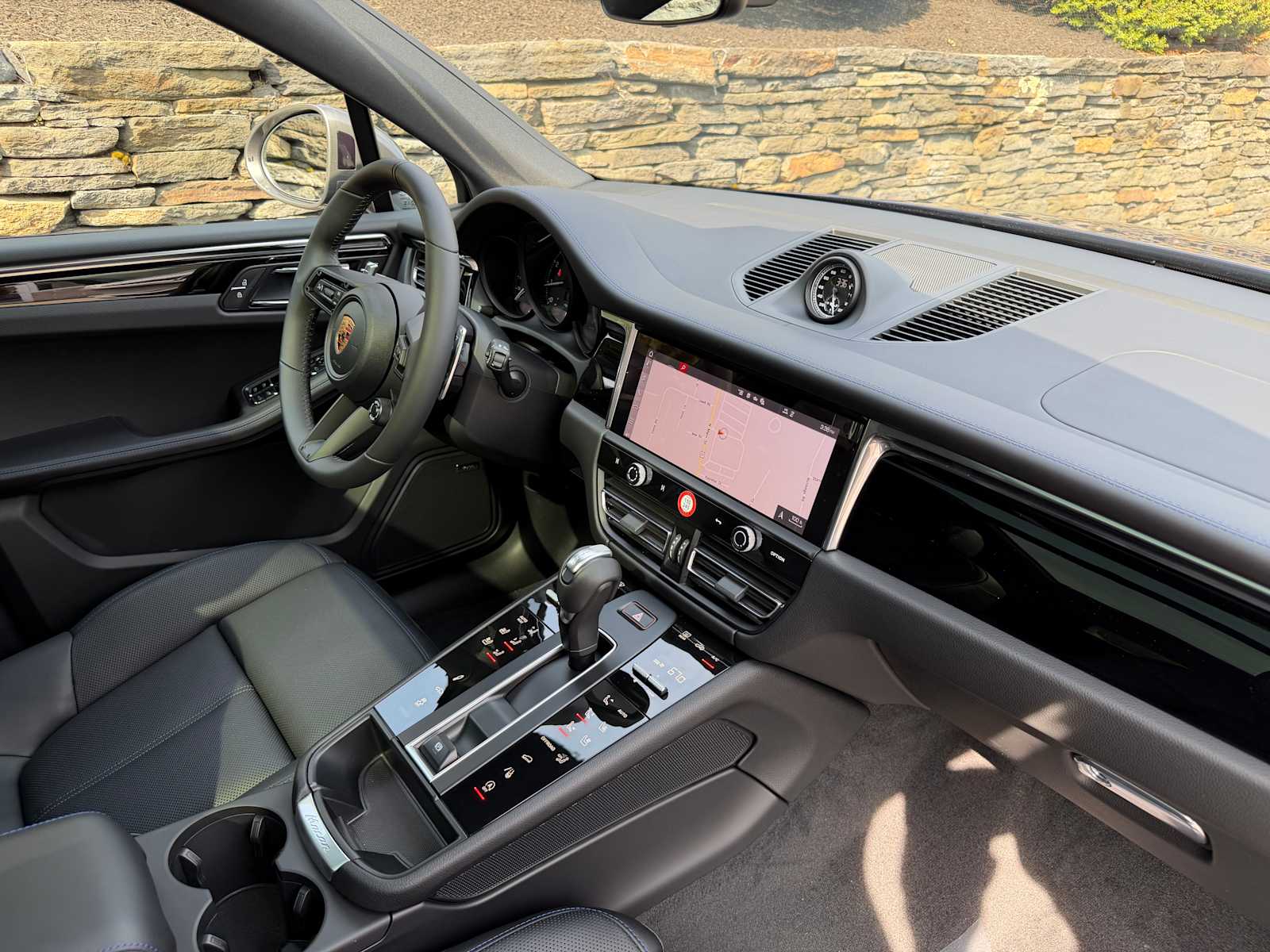 2026 Porsche Macan T - Photo 21