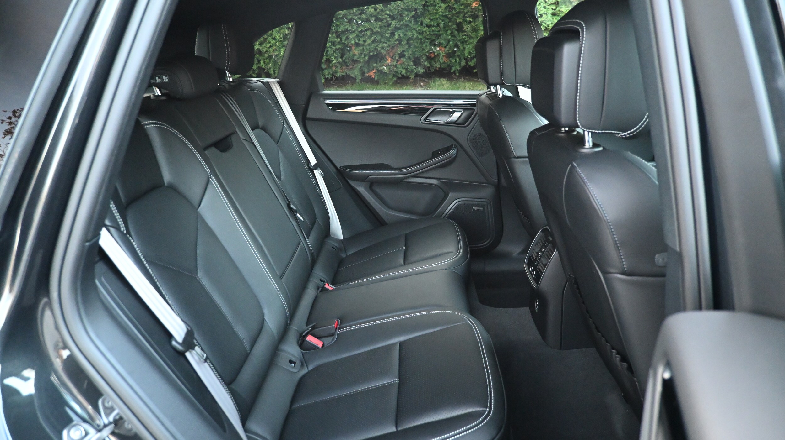2026 Porsche Macan T - Photo 27