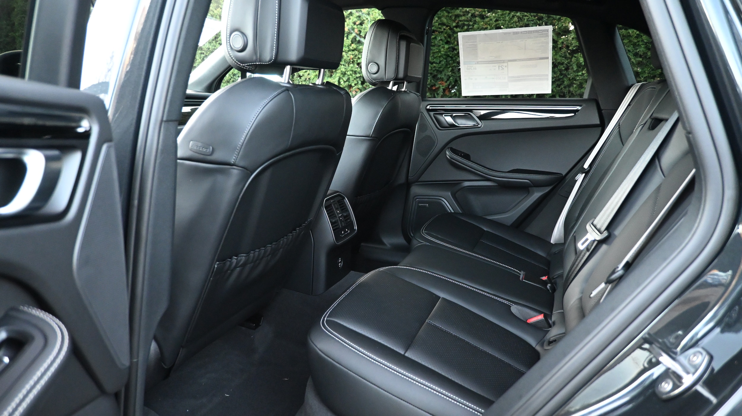 2026 Porsche Macan T - Photo 24