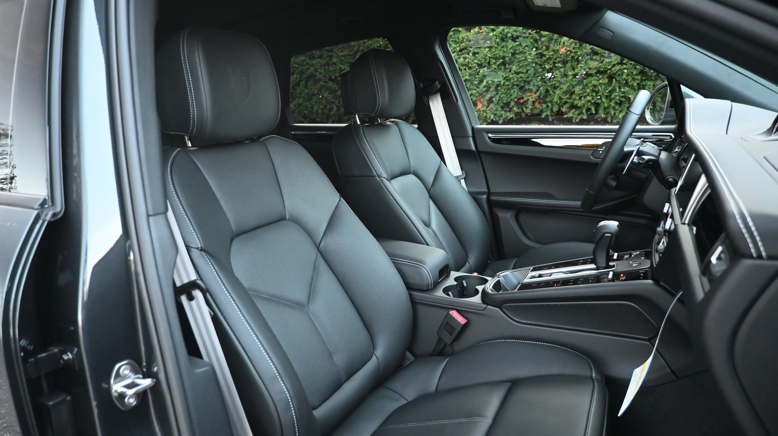 2026 Porsche Macan T - Photo 28