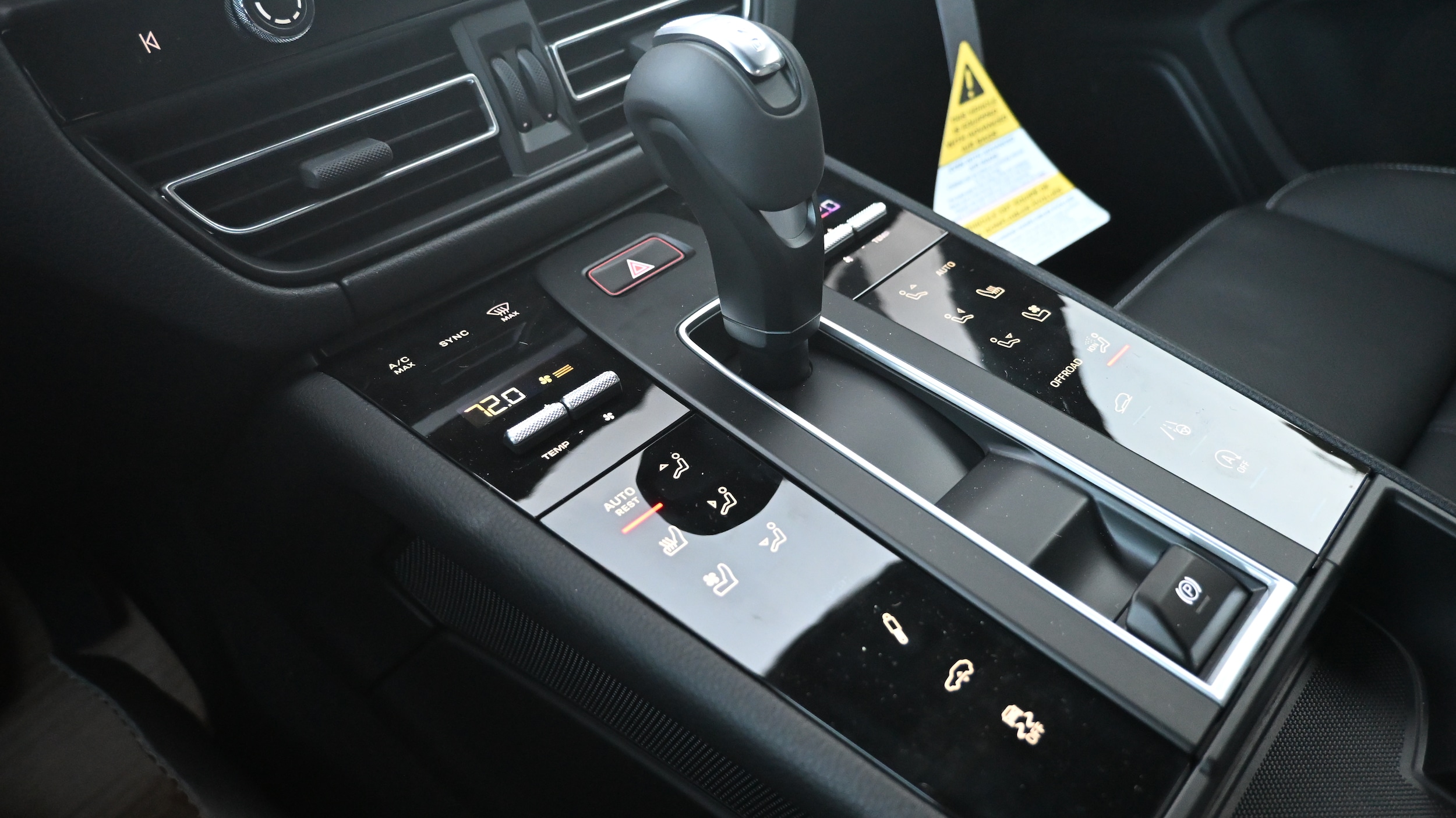 2026 Porsche Macan T - Photo 22