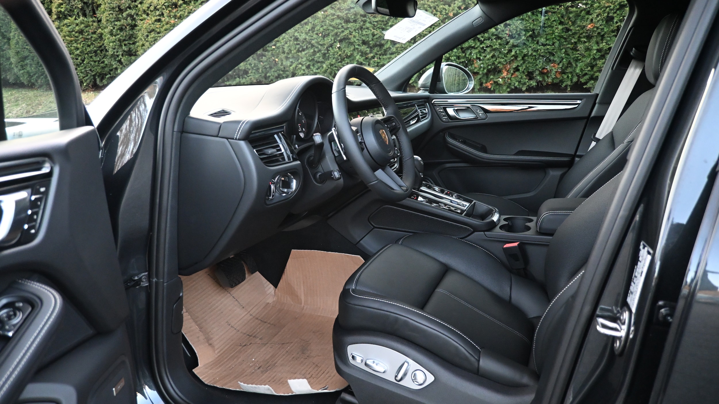 2026 Porsche Macan T - Photo 17