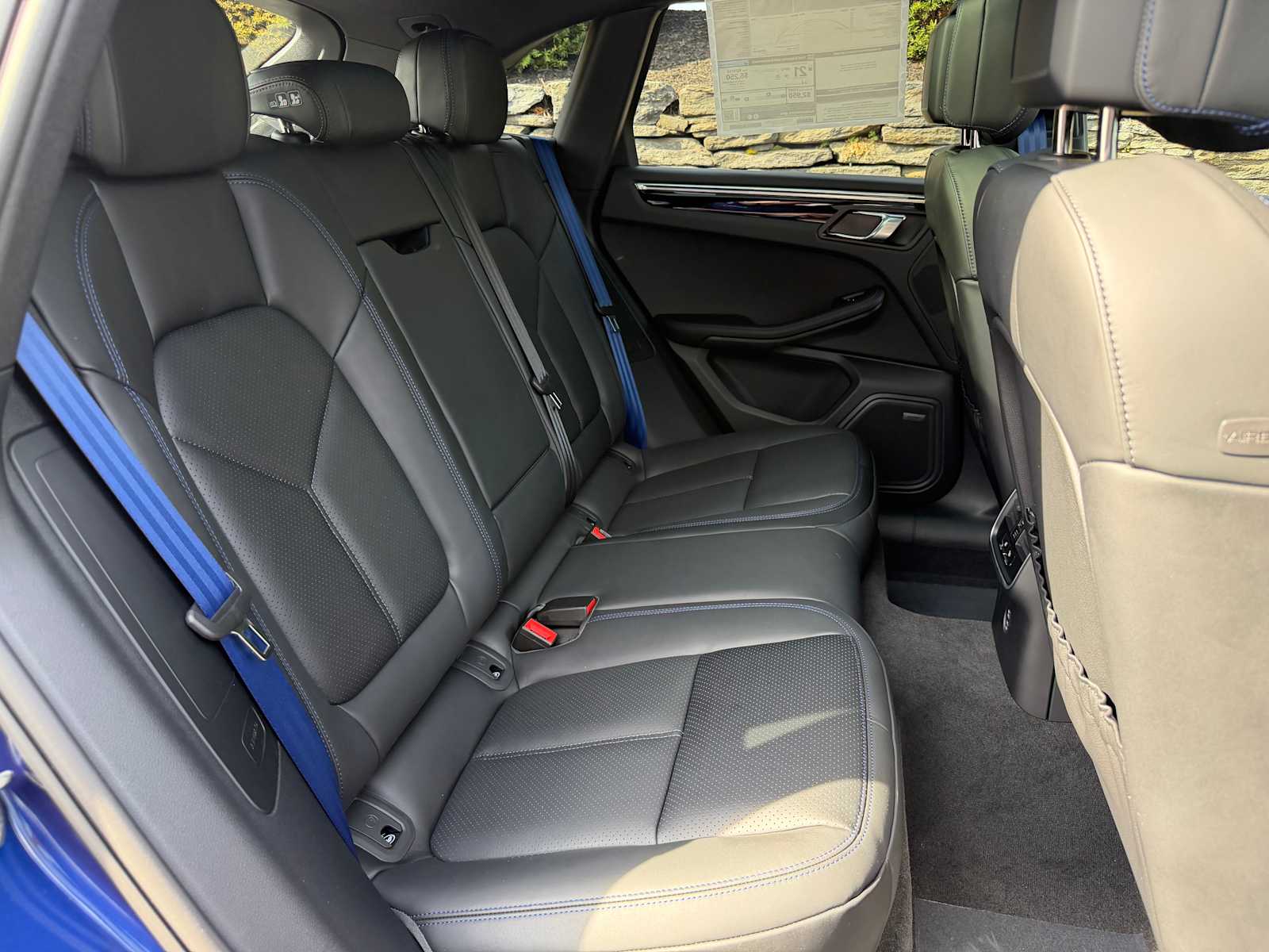 2026 Porsche Macan T - Photo 23