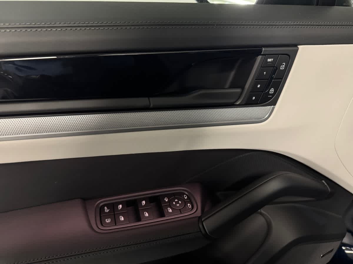 2026 Porsche Cayenne S E-Hybrid - Photo 15