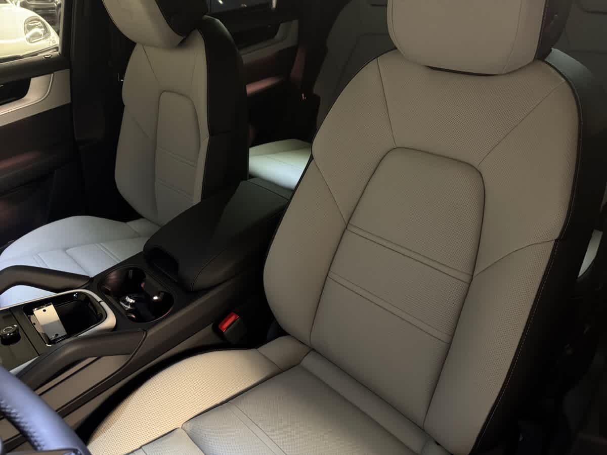 2026 Porsche Cayenne S E-Hybrid - Photo 16