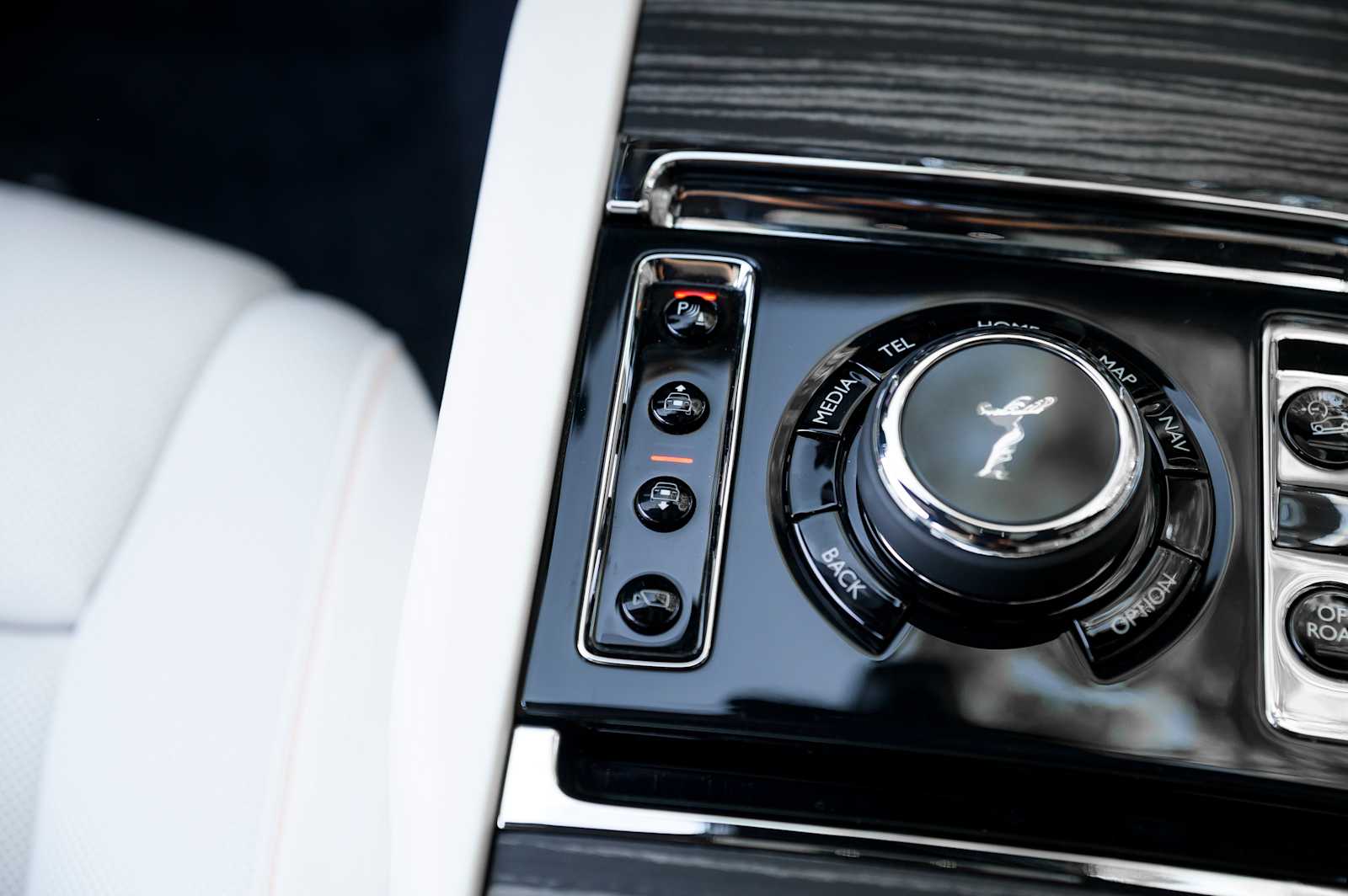 2027 Rolls-Royce Cullinan Base - Photo 57