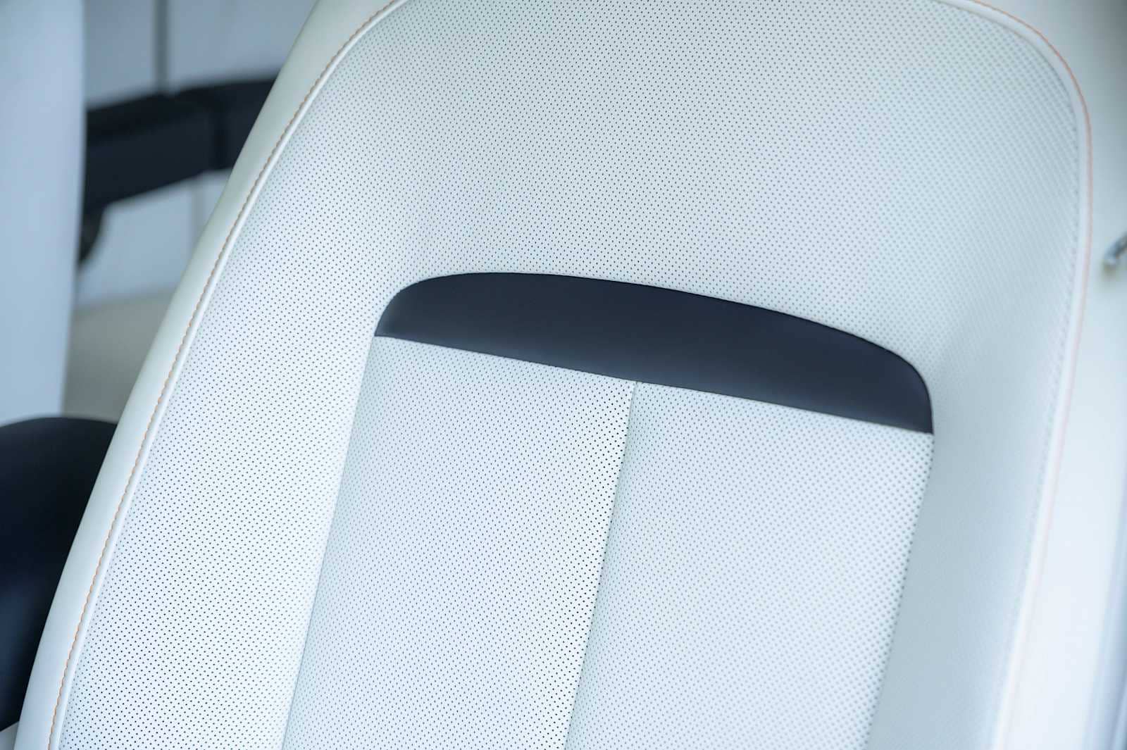 2027 Rolls-Royce Cullinan Base - Photo 33