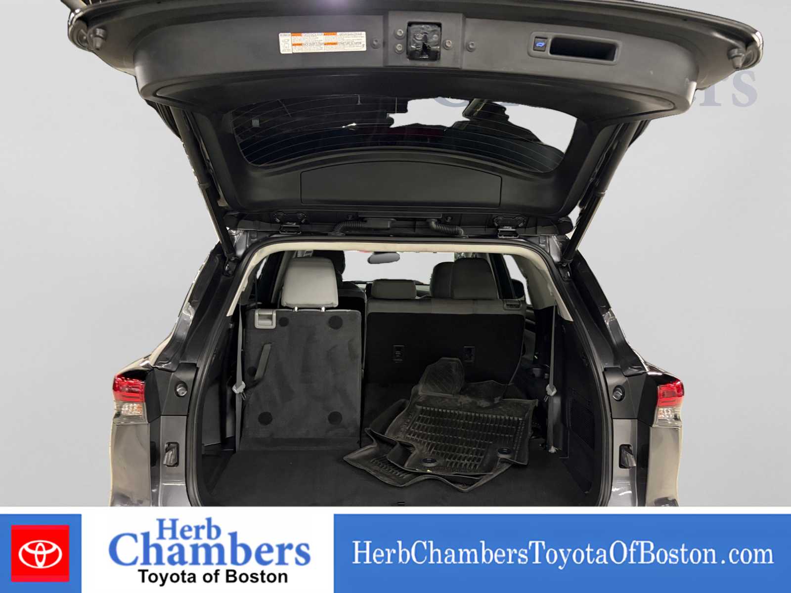 Used 2022 Toyota Highlander LE SUV
