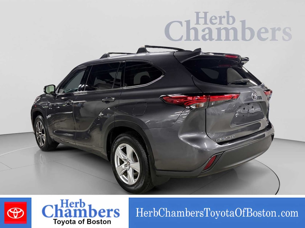 Used 2022 Toyota Highlander LE SUV