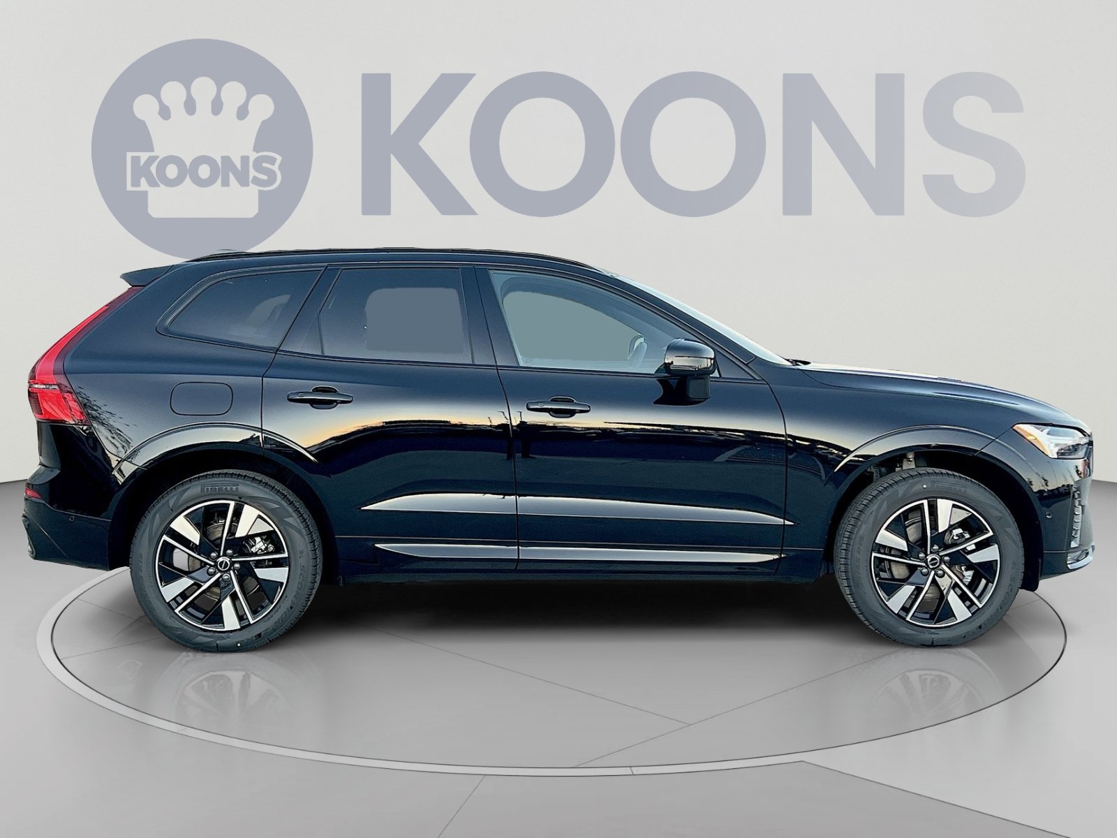 2026 Volvo XC60 Plus - Photo 17