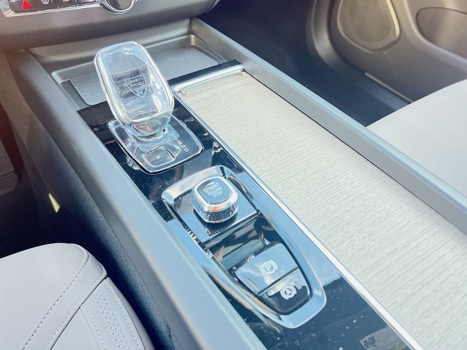 2026 Volvo XC60 Plus - Photo 30