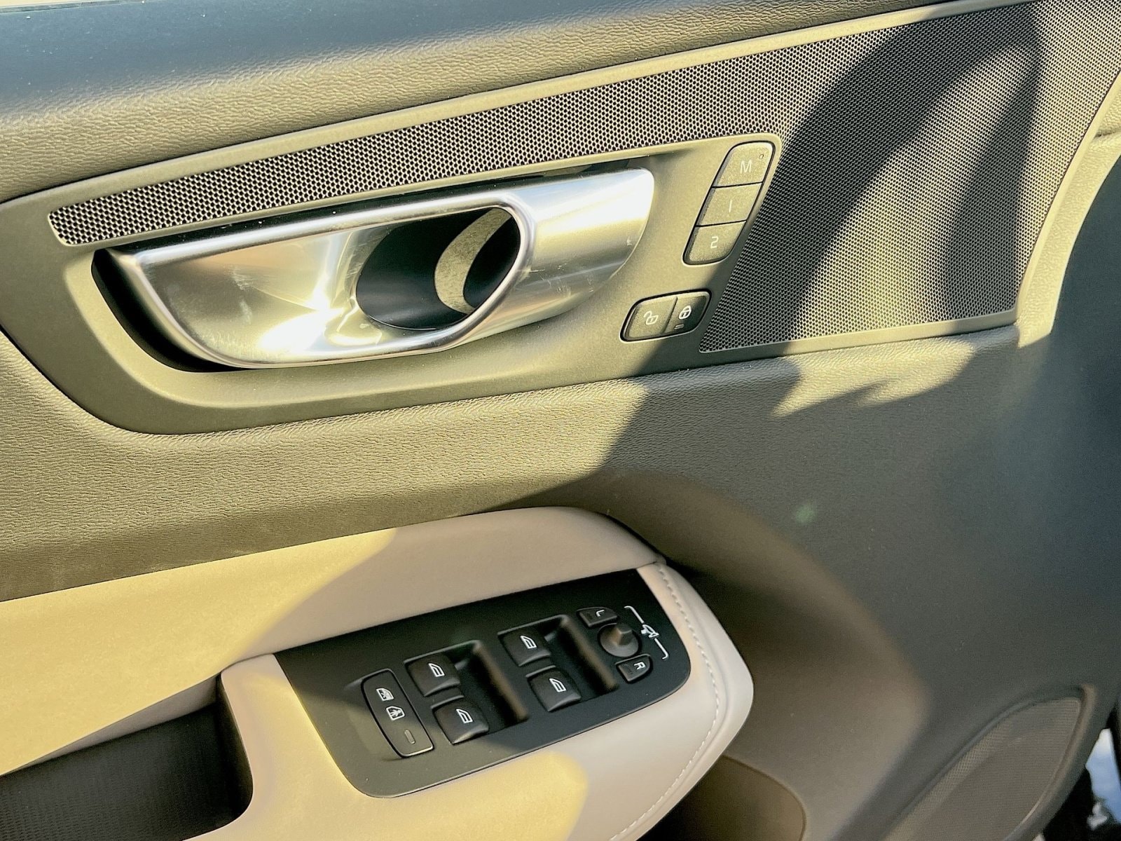2026 Volvo XC60 Plus - Photo 23
