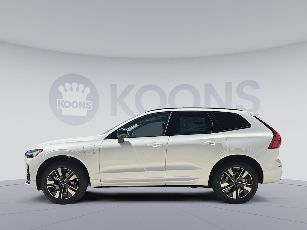 New 2026 Volvo XC60 plug-in hybrid Core SUV