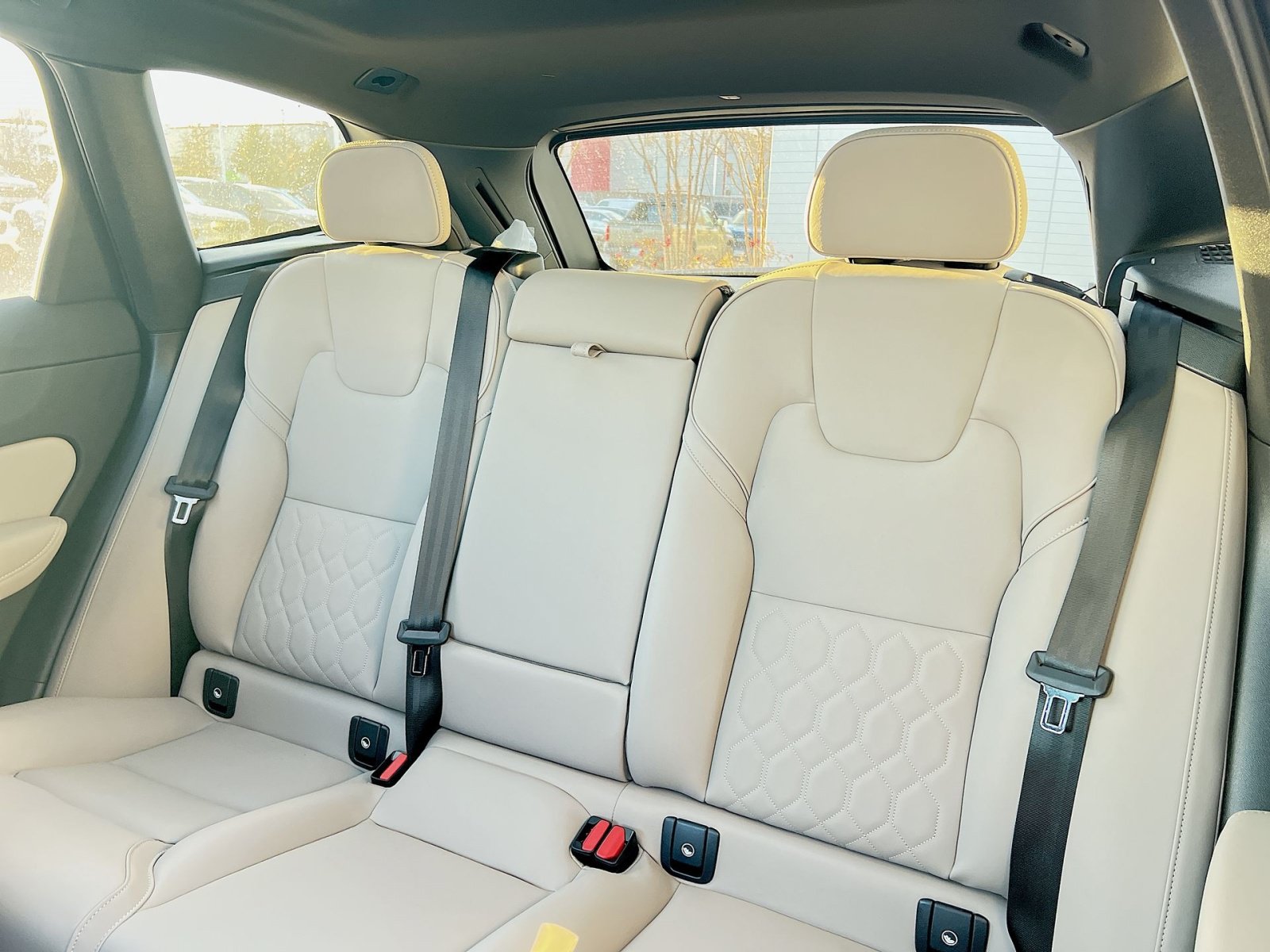 2026 Volvo XC60 Plus - Photo 32