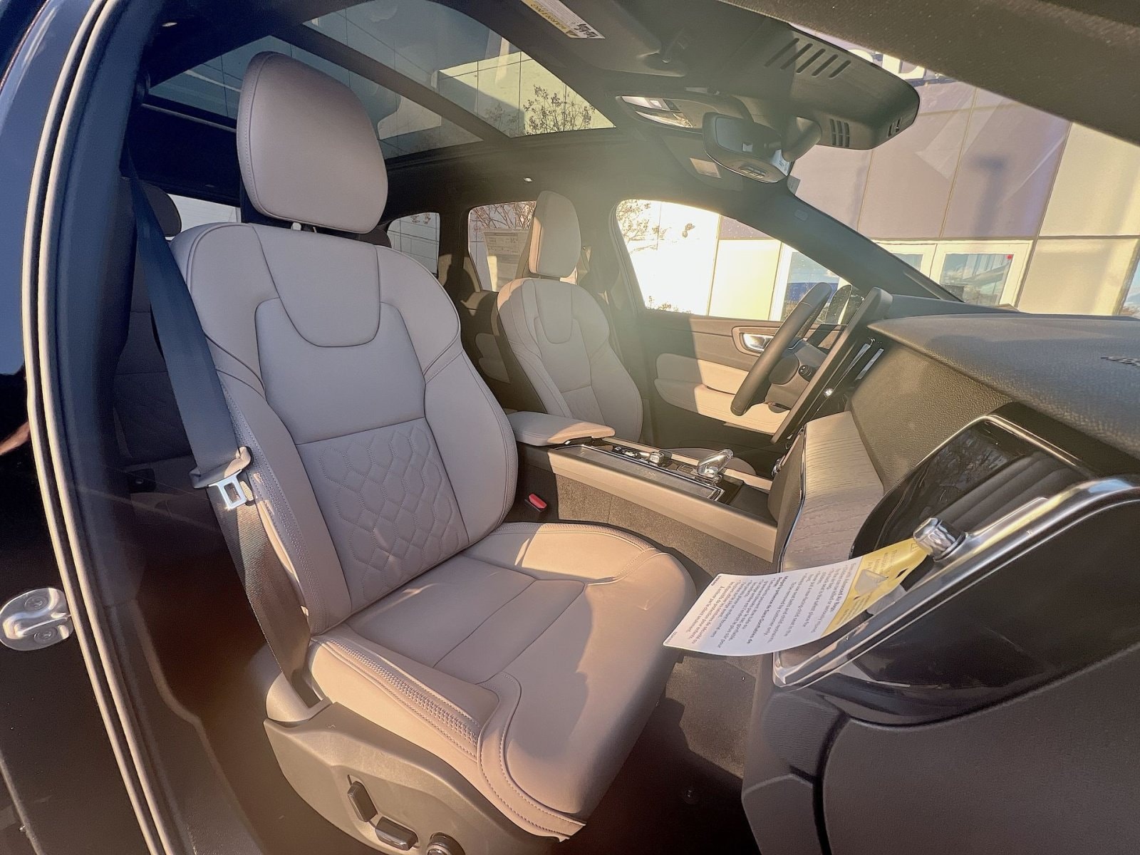 2026 Volvo XC60 Plus - Photo 34