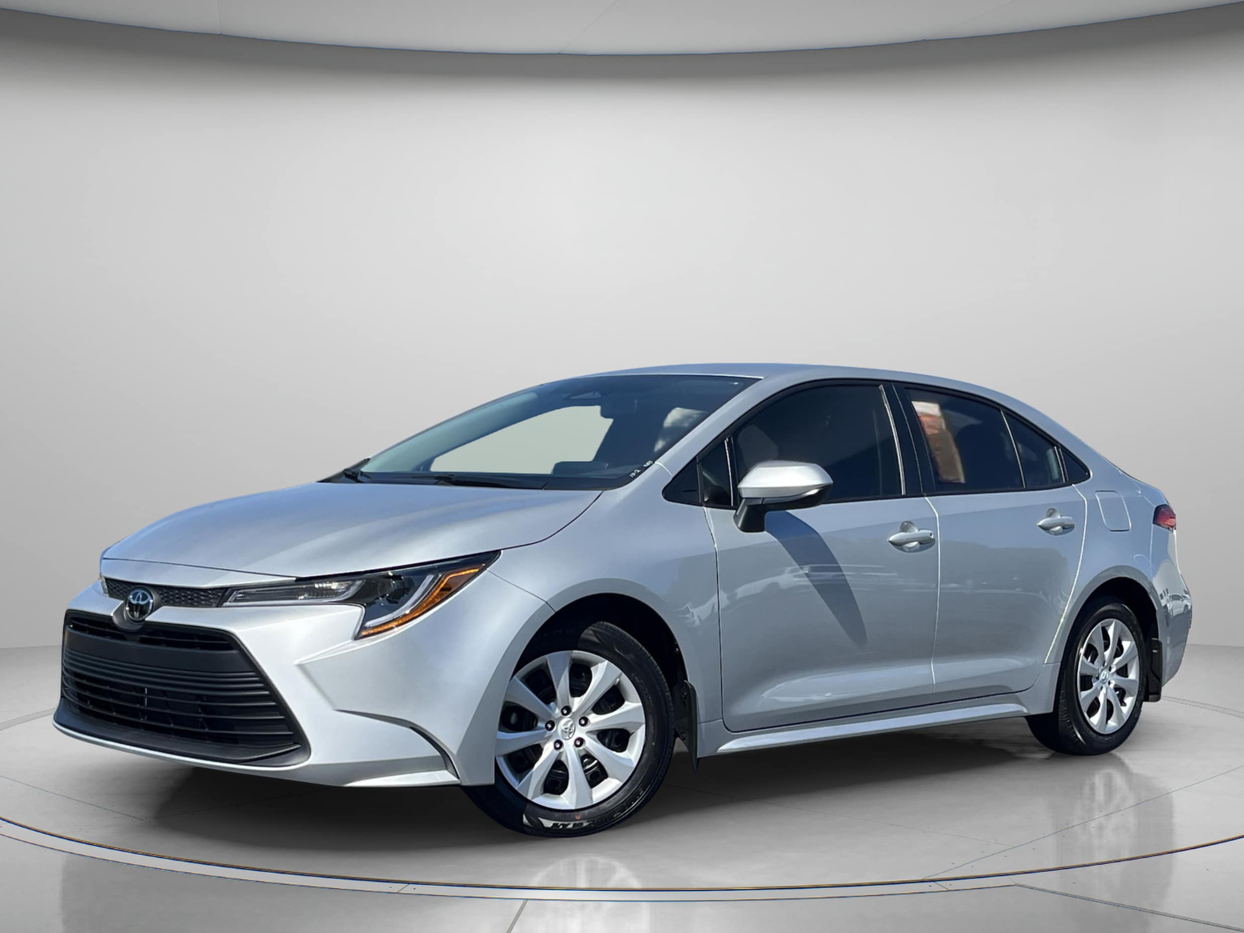 2026 Toyota Corolla LE - Photo 2