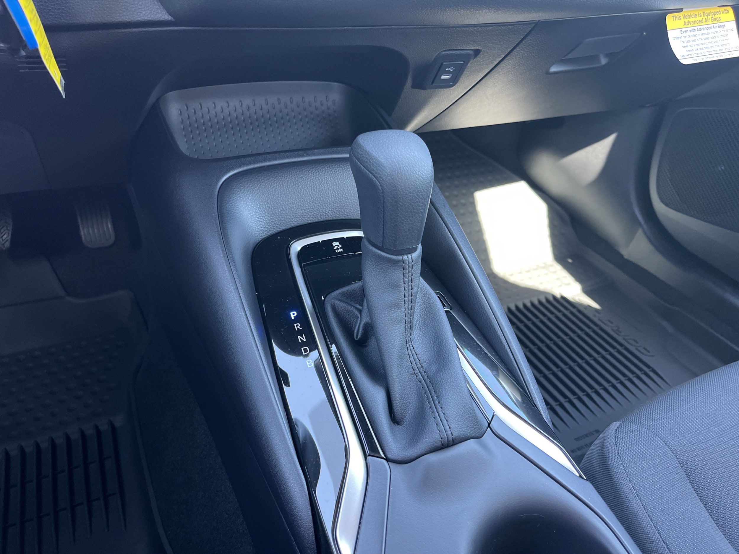2026 Toyota Corolla LE - Photo 13