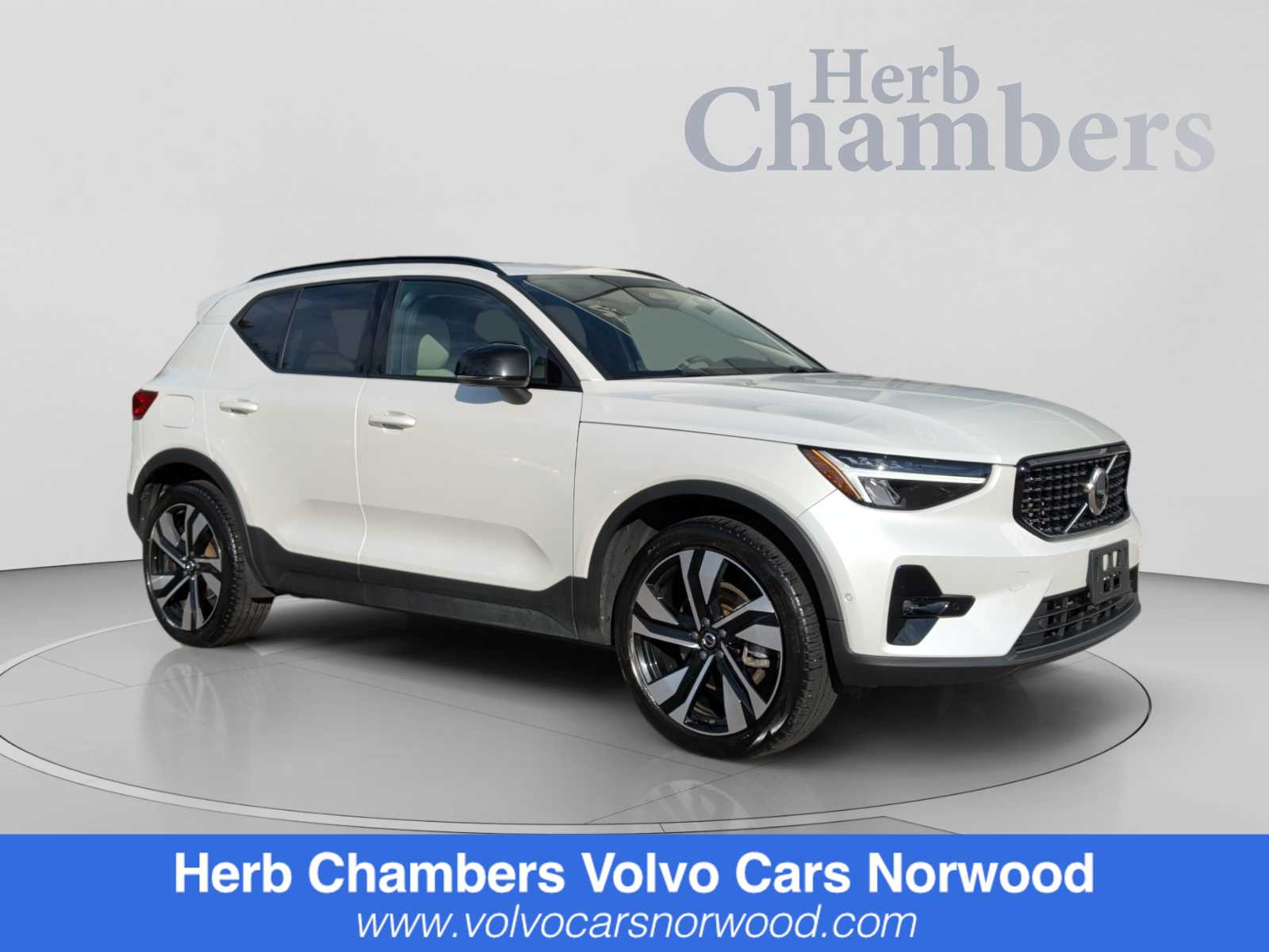 2024 Volvo XC40 Plus