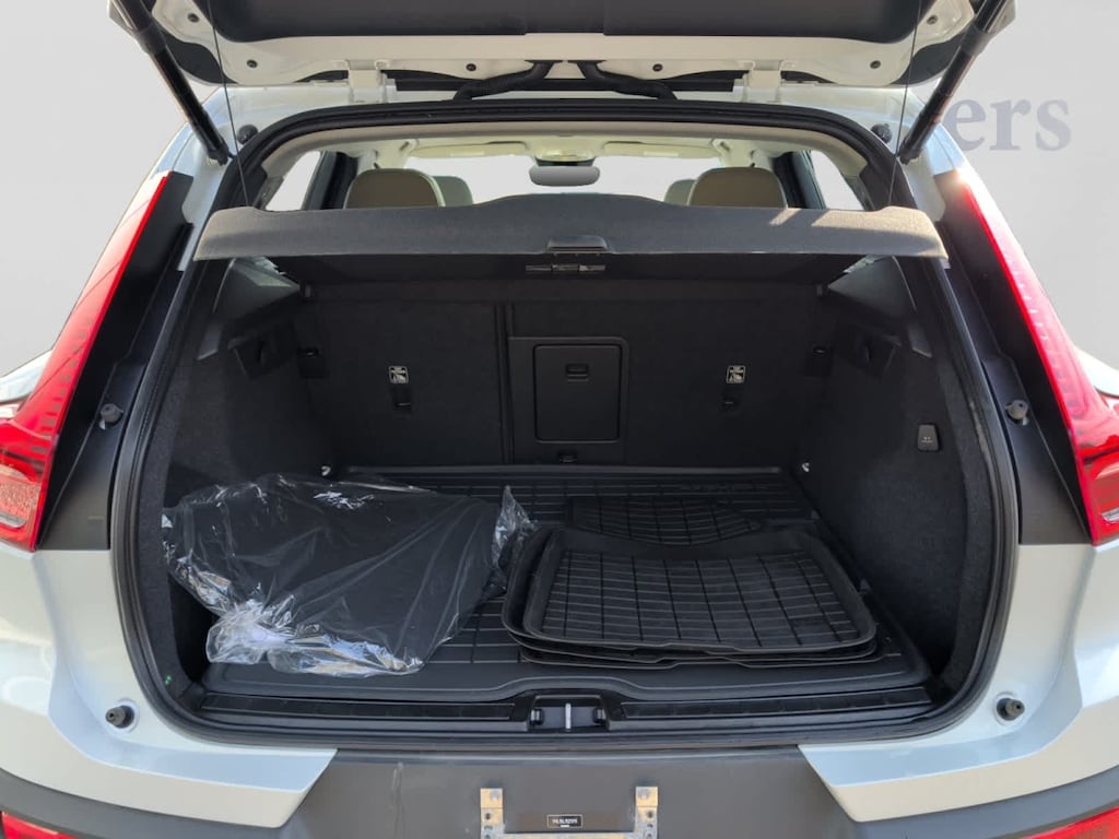 Certified 2024 Volvo XC40 B5 Plus Dark SUV