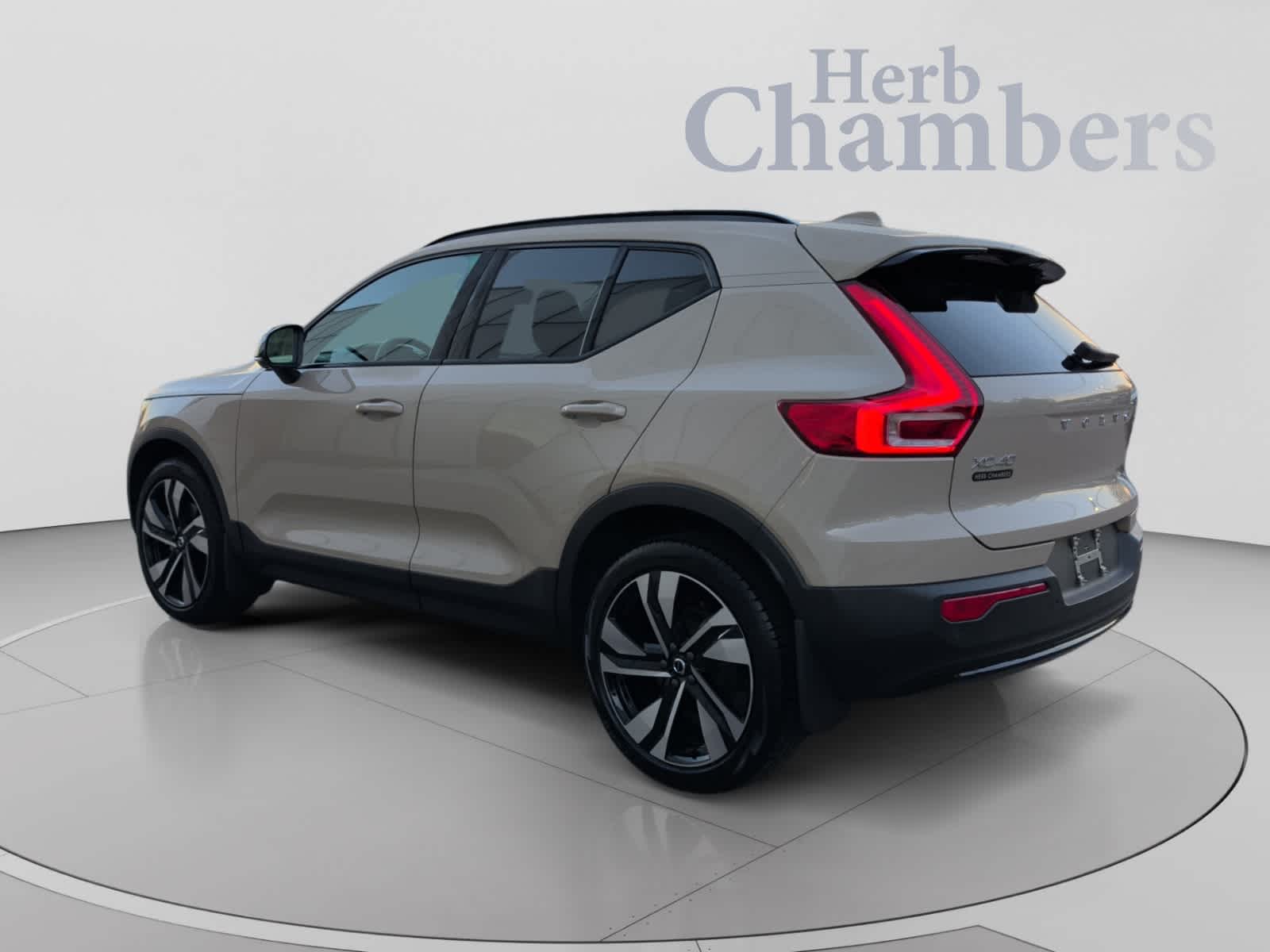 Used 2025 Volvo XC40 B5 Ultra Dark Theme SUV